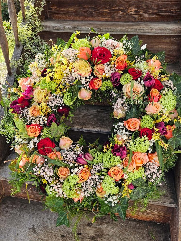 Frühsommer Trauerkranz Grab