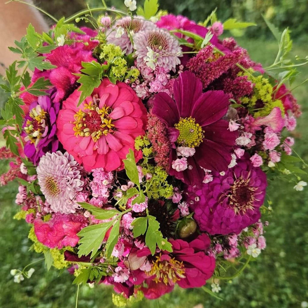 Sommer Brautstrauss für eine ganz natürliche Braut